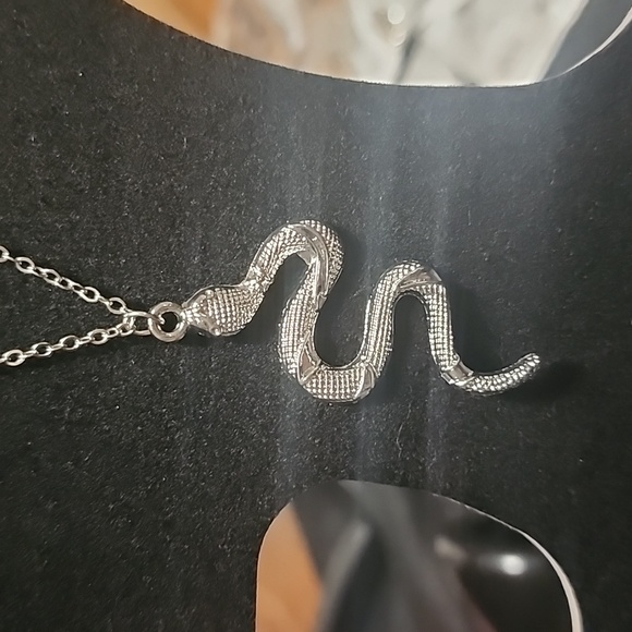 Snake dangle necklace - Picture 3 of 4